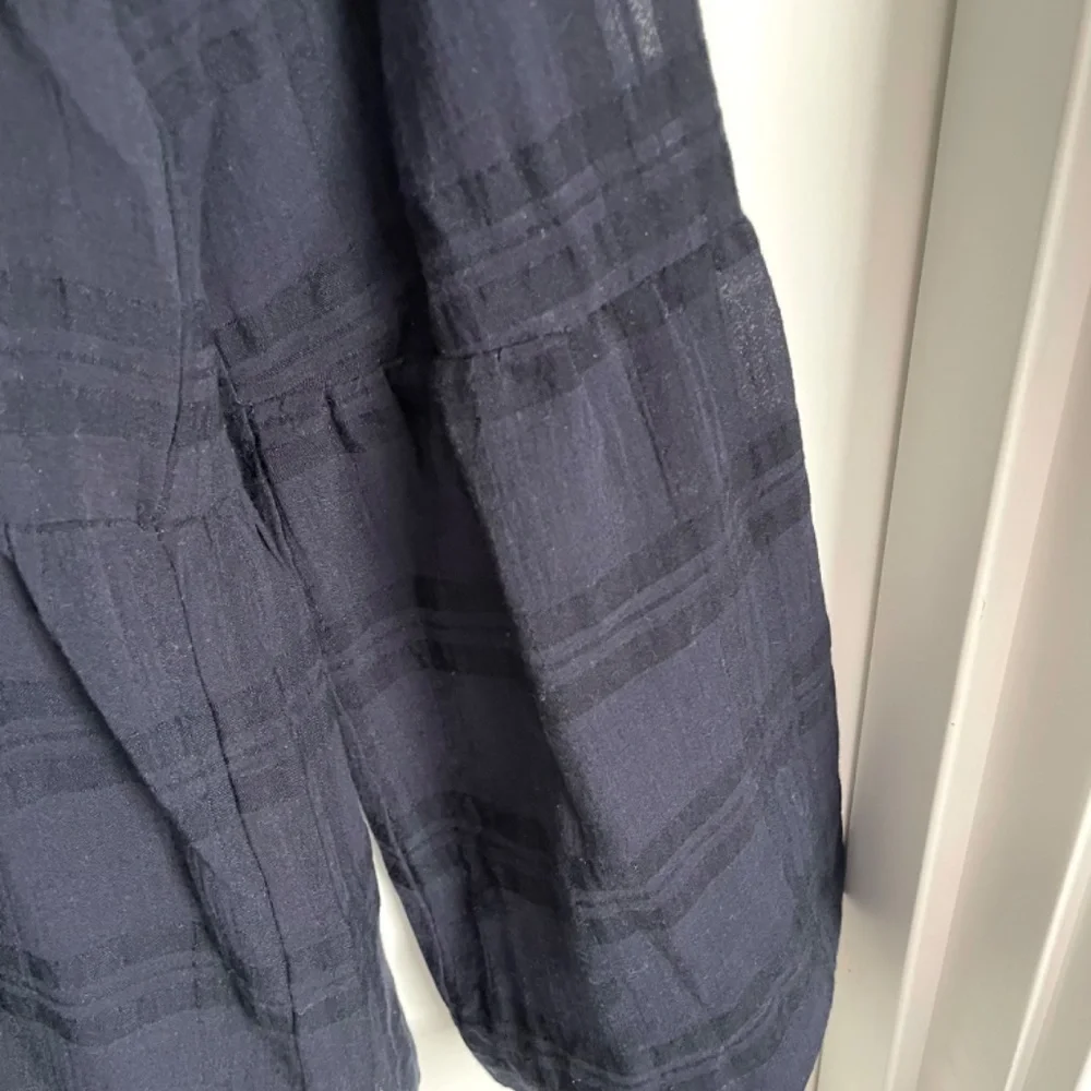 Loft Navy Blue Peolum Top NWT Size Small - Picture 4 of 7